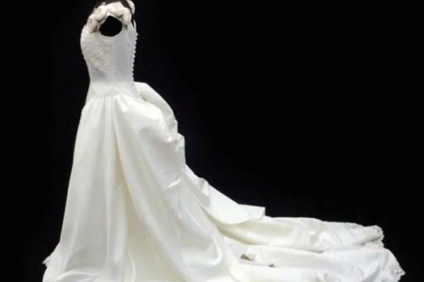 Whitney houston wedding dress